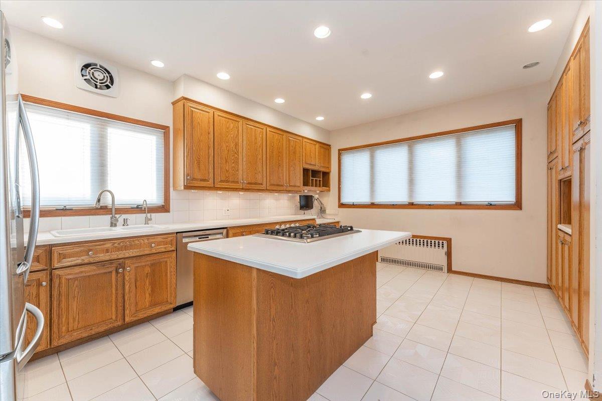 942 Greenfield Road Woodmere, NY 11598 - Photo 8 of 23