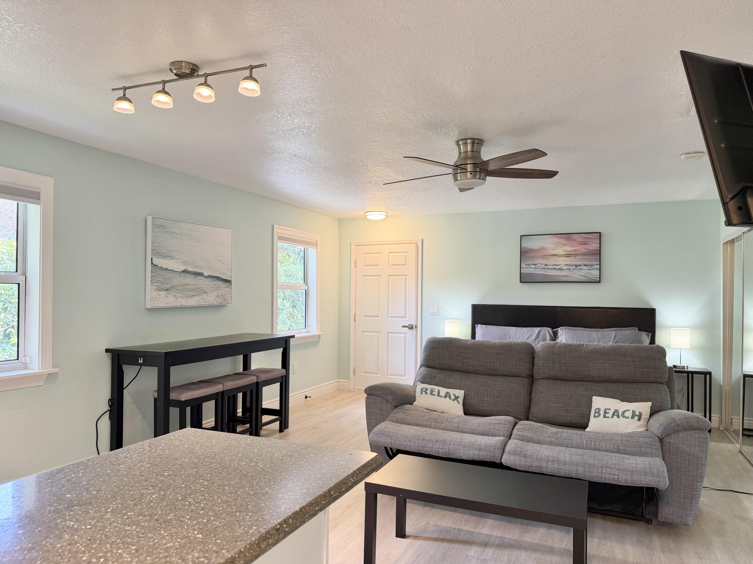 6100 Francis Street, Unit B Jupiter, FL 33458 - Photo 10 of 19 a living room with furniture