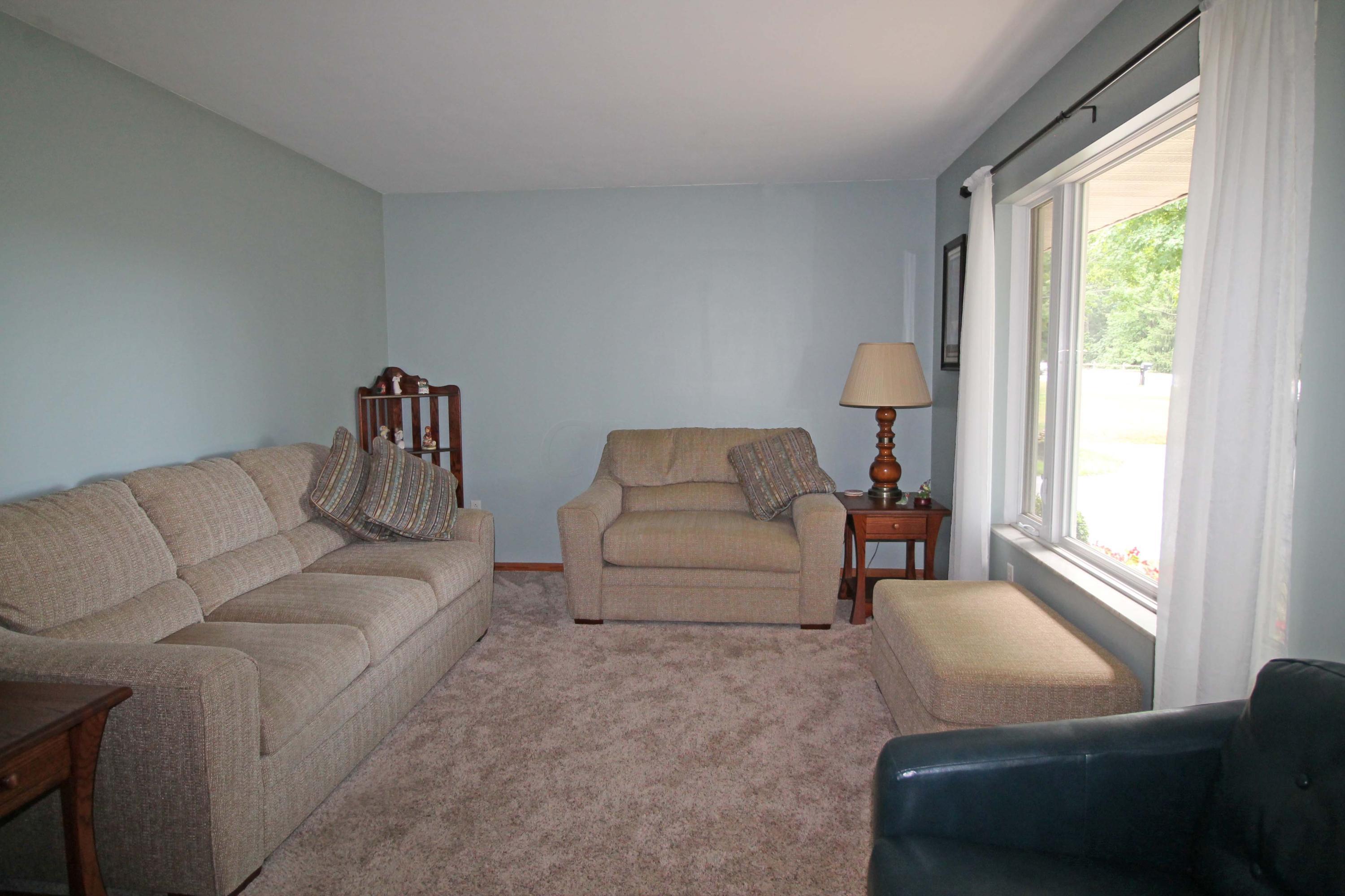 548 Clark State Road Columbus, OH 43230 - Photo 3 of 37