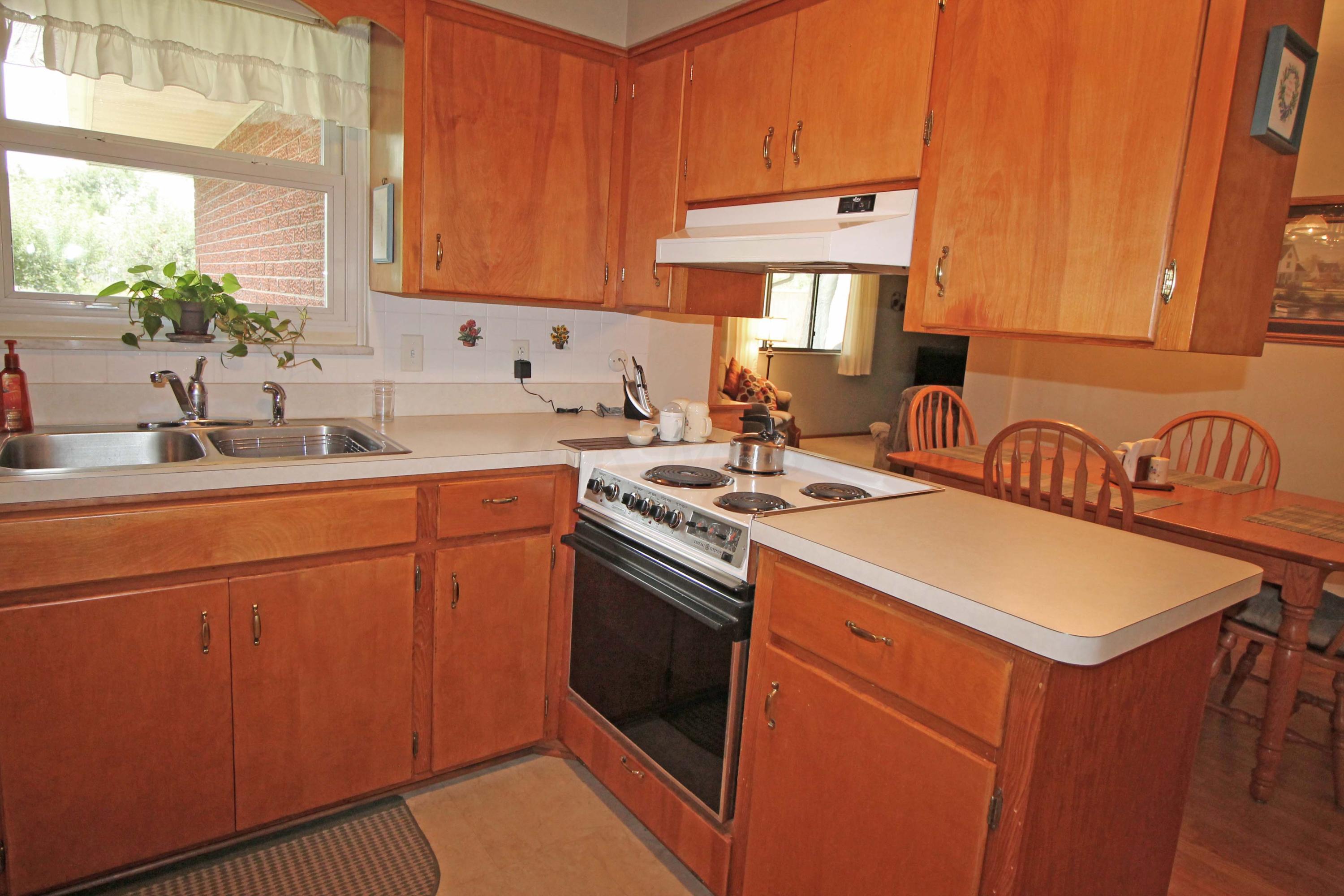548 Clark State Road Columbus, OH 43230 - Photo 7 of 37
