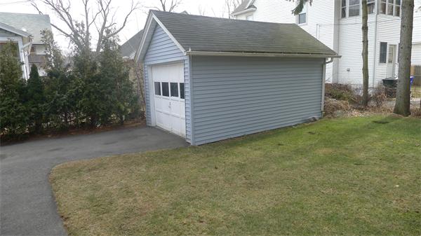 929 Sumner Avenue Springfield, MA 01118 - Photo 4 of 29 a view of a house with a backyard