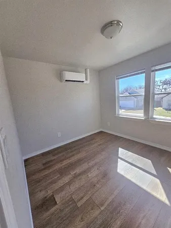 $1,500 | 6152 Brocks Lane, Fort Worth, TX 76114