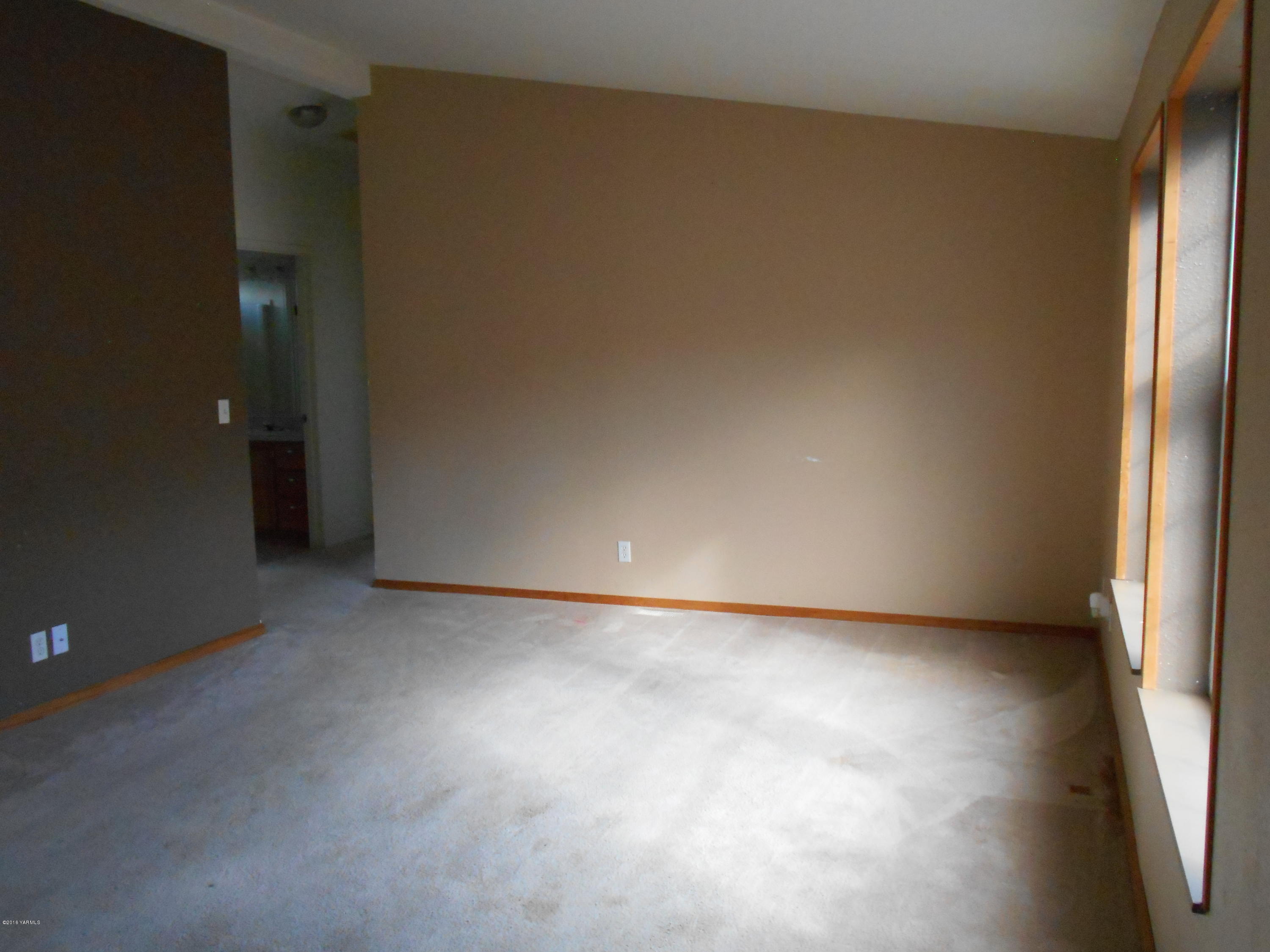 4051 Wenas Road South Selah, WA 98942 - Photo 2 of 21 a view of an empty room