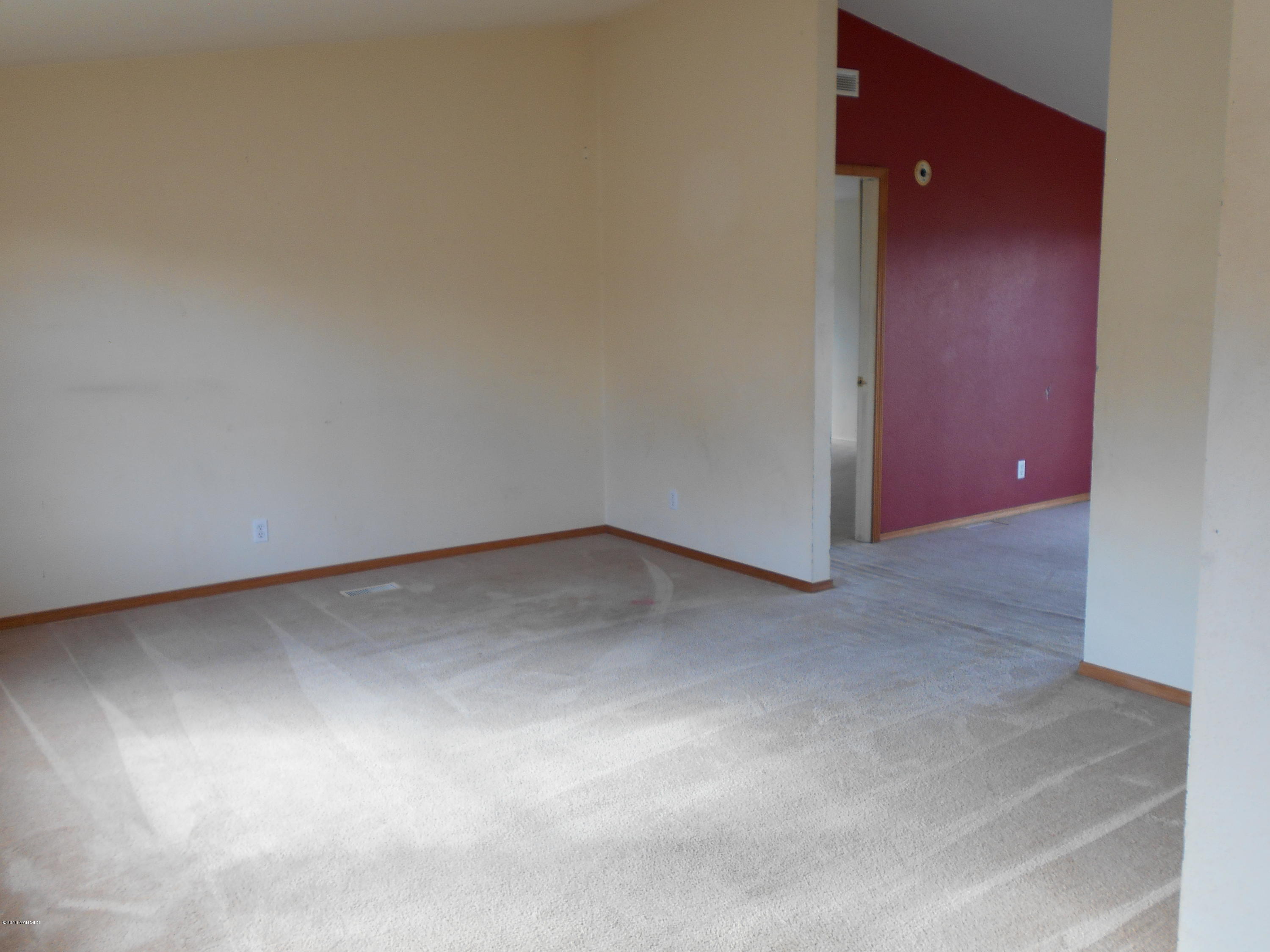 4051 Wenas Road South Selah, WA 98942 - Photo 3 of 21 a view of a room