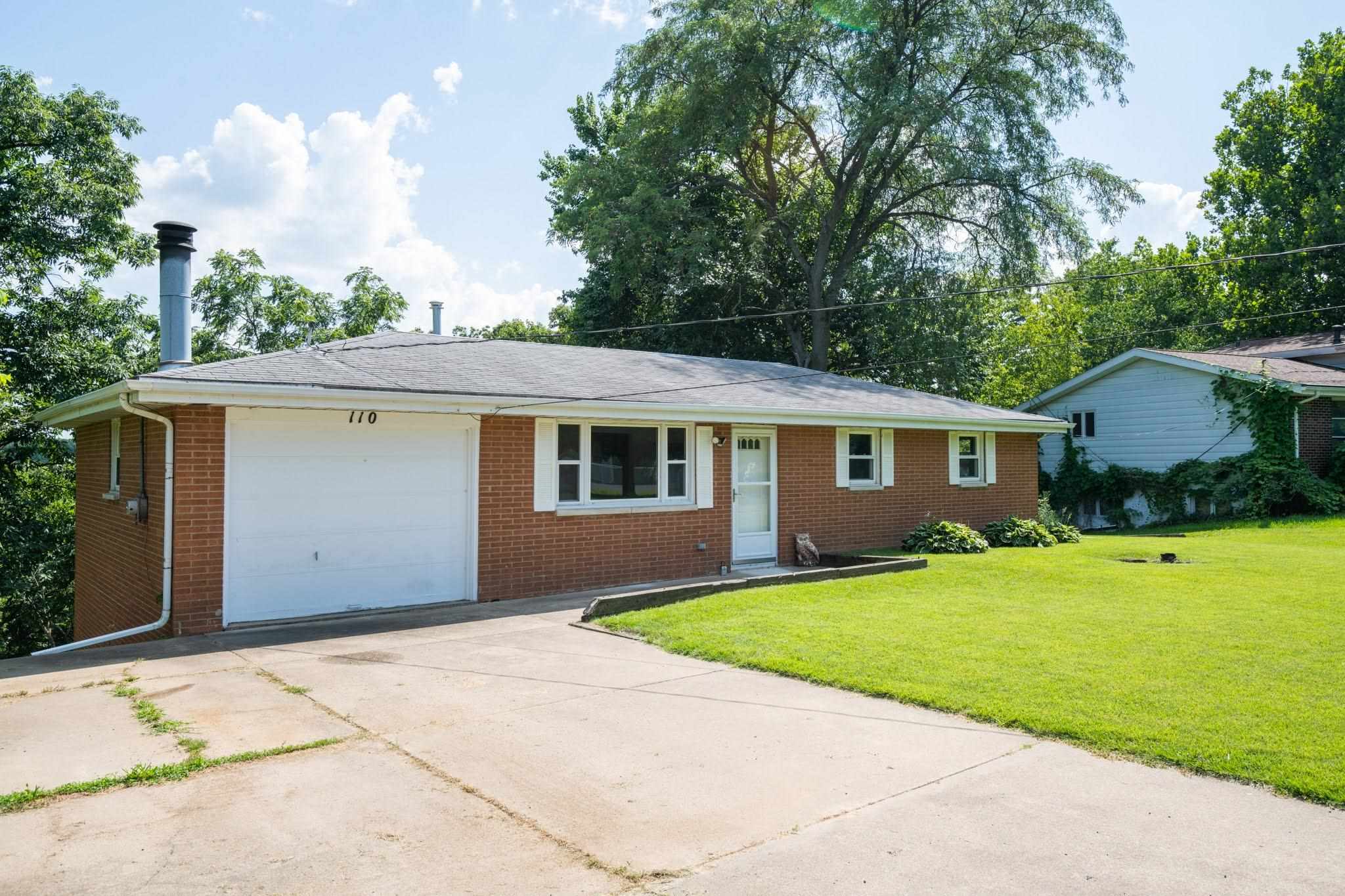 110 West Bittersweet Road Washington, IL 61571 - Photo 3 of 49 Gallery Image 3