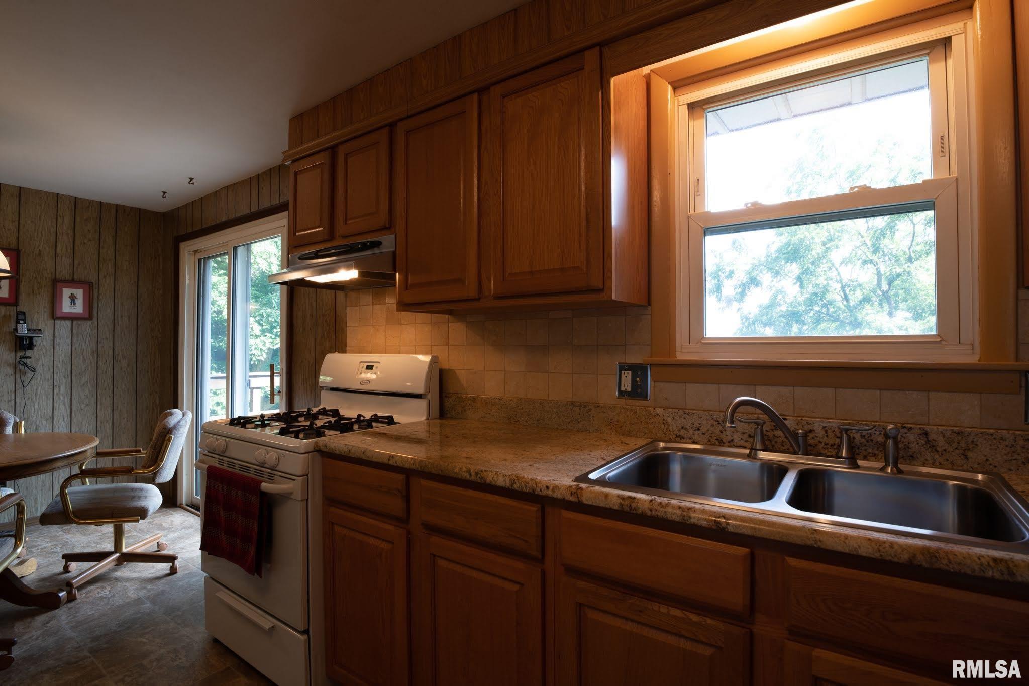 110 West Bittersweet Road Washington, IL 61571 - Photo 39 of 49 Gallery Image 39