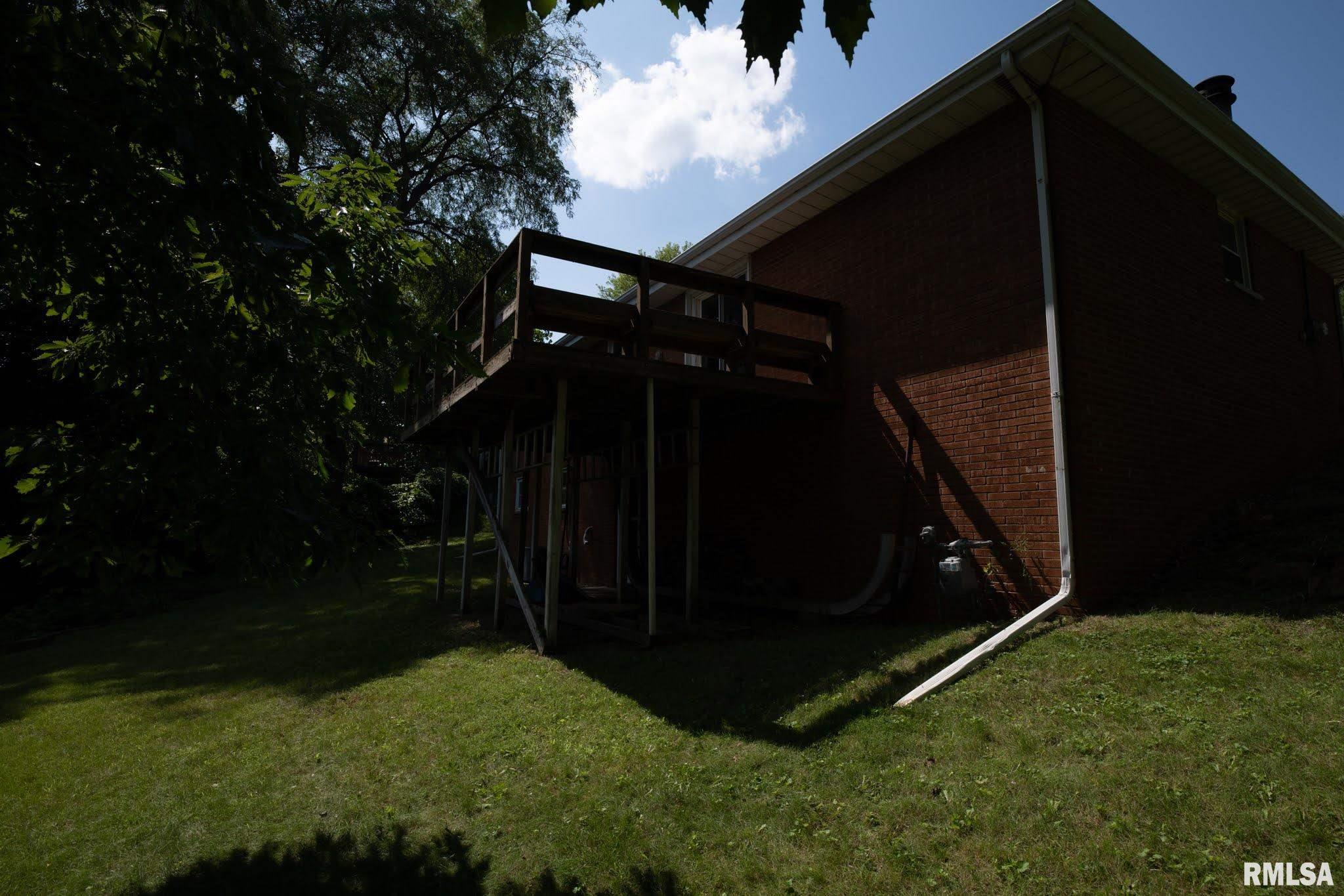 110 West Bittersweet Road Washington, IL 61571 - Photo 8 of 49 Gallery Image 8