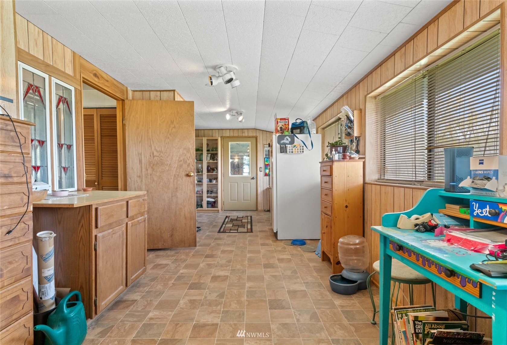 1 George Road Omak, WA 98841 - Photo 17 of 38 a very nice looking bedroom with a large window