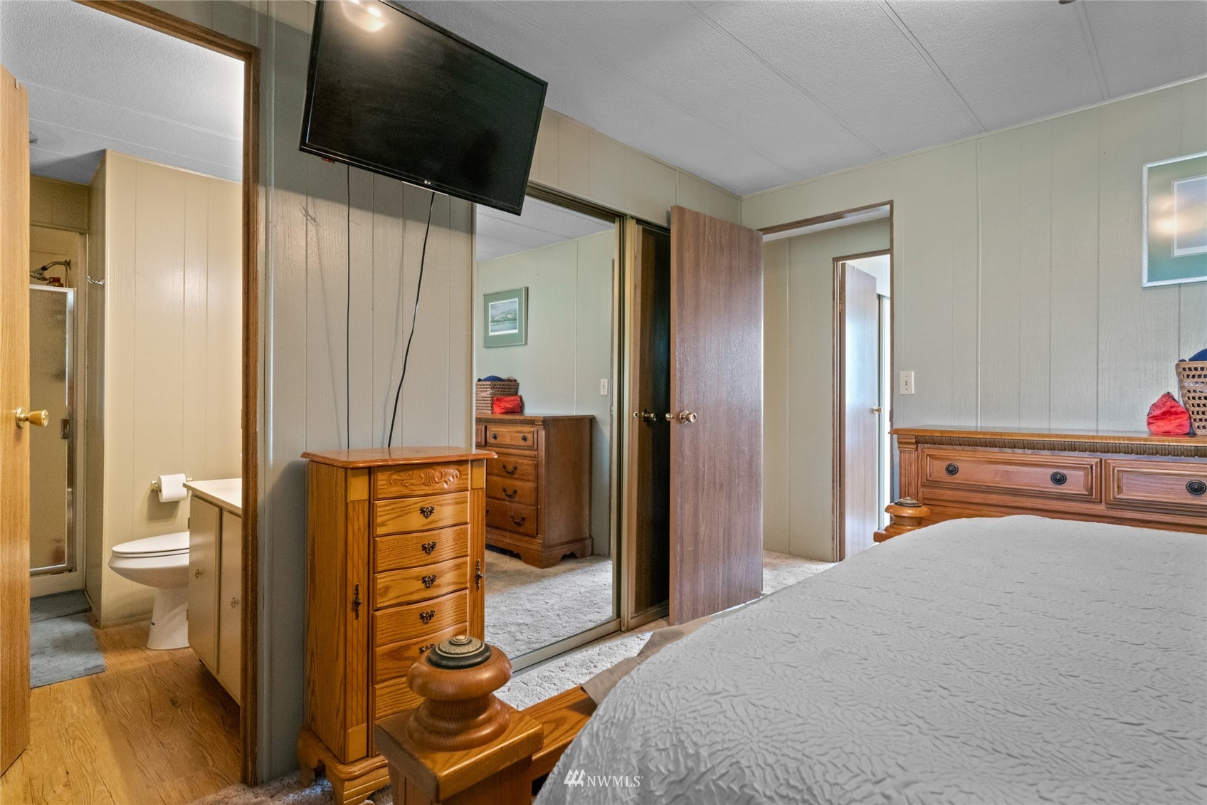 1 George Road Omak, WA 98841 - Photo 19 of 38 a bedroom with a bed and flat screen tv