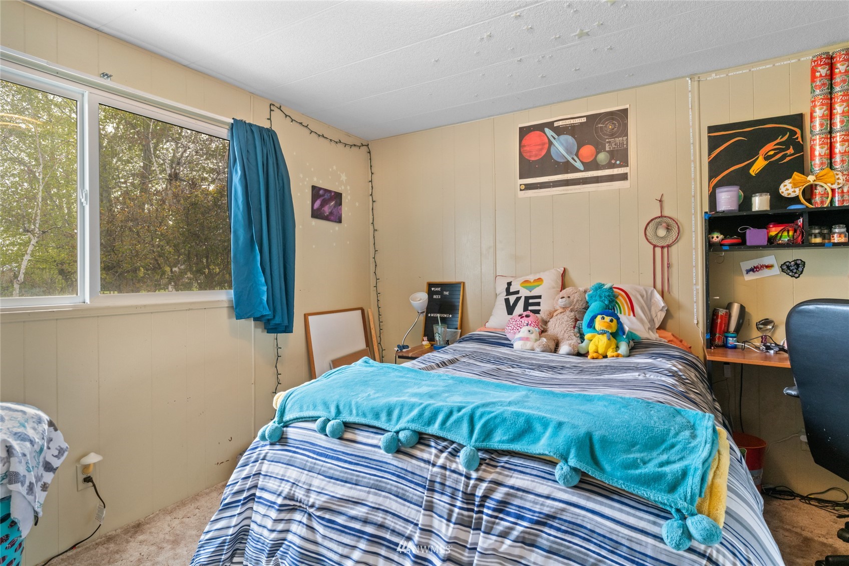 1 George Road Omak, WA 98841 - Photo 21 of 38 a bedroom with bed and a window