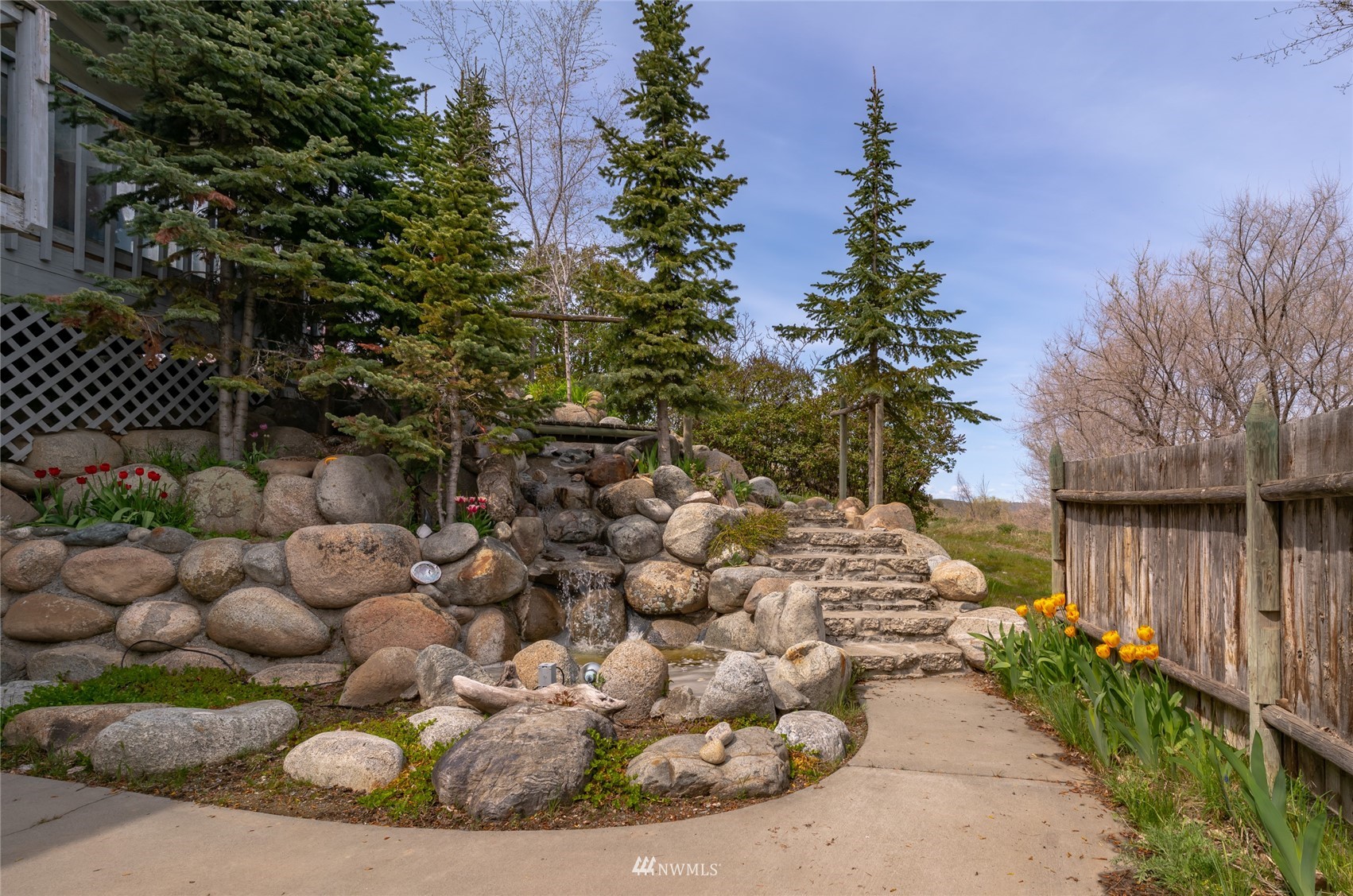 1 George Road Omak, WA 98841 - Photo 29 of 38 a view of a garden with wooden fence
