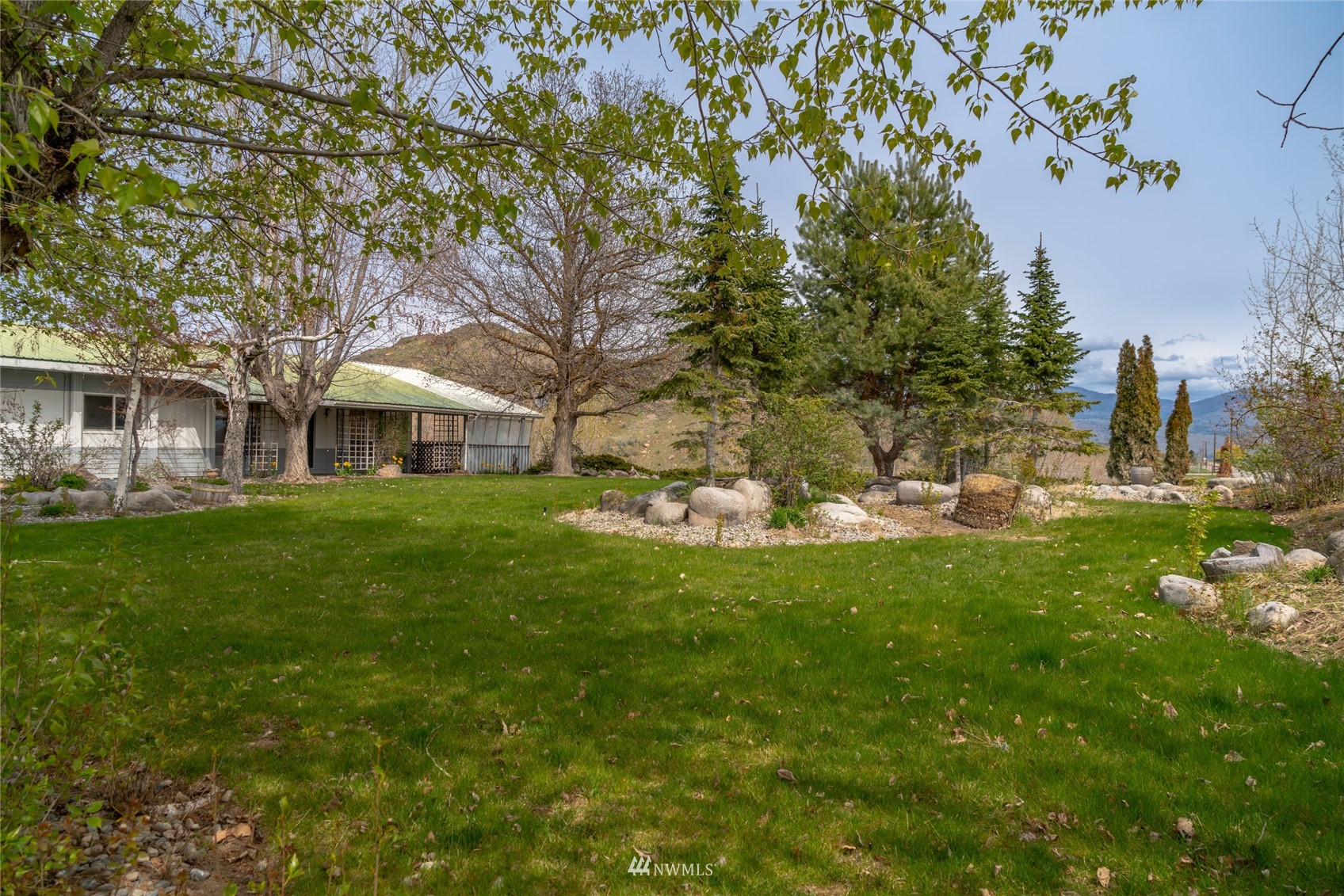 1 George Road Omak, WA 98841 - Photo 3 of 38 a front view of house with yard
