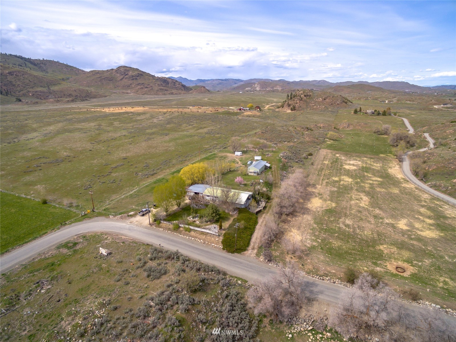 1 George Road Omak, WA 98841 - Photo 37 of 38 a view of a lake with a mountain