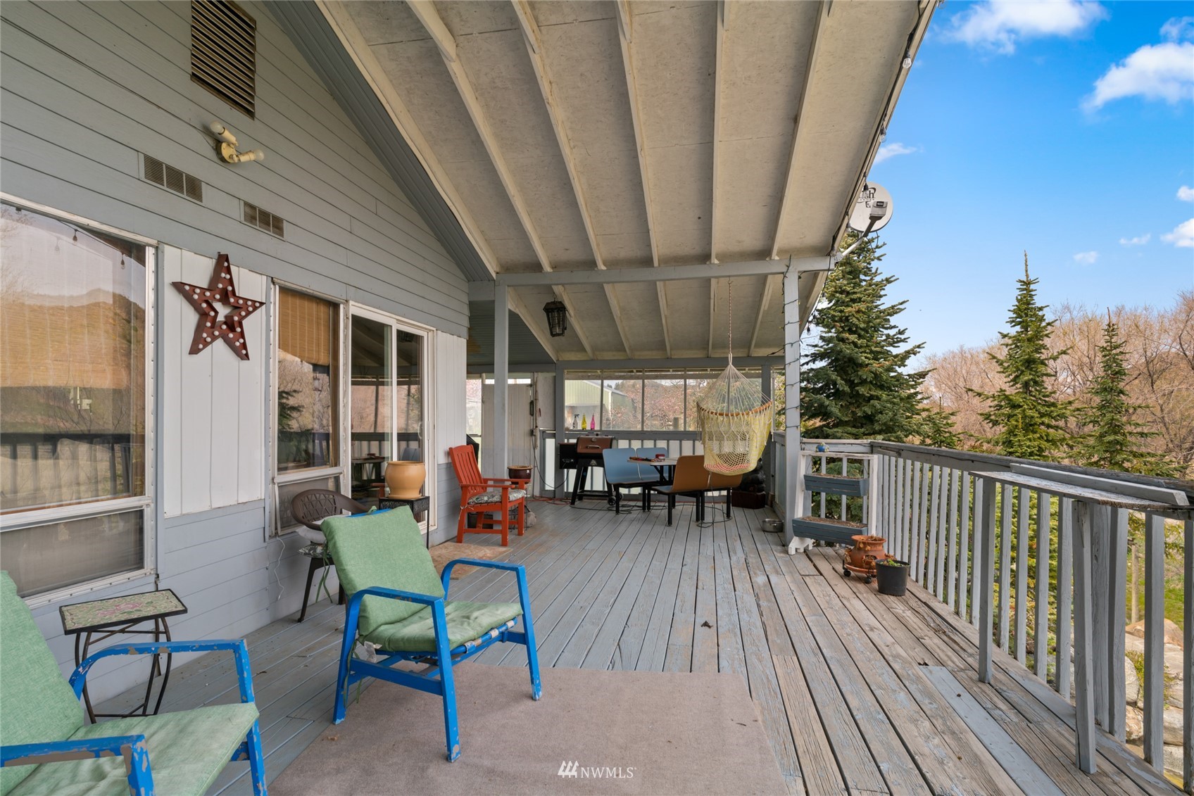 1 George Road Omak, WA 98841 - Photo 6 of 38 a view of a chairs and table in a balcony