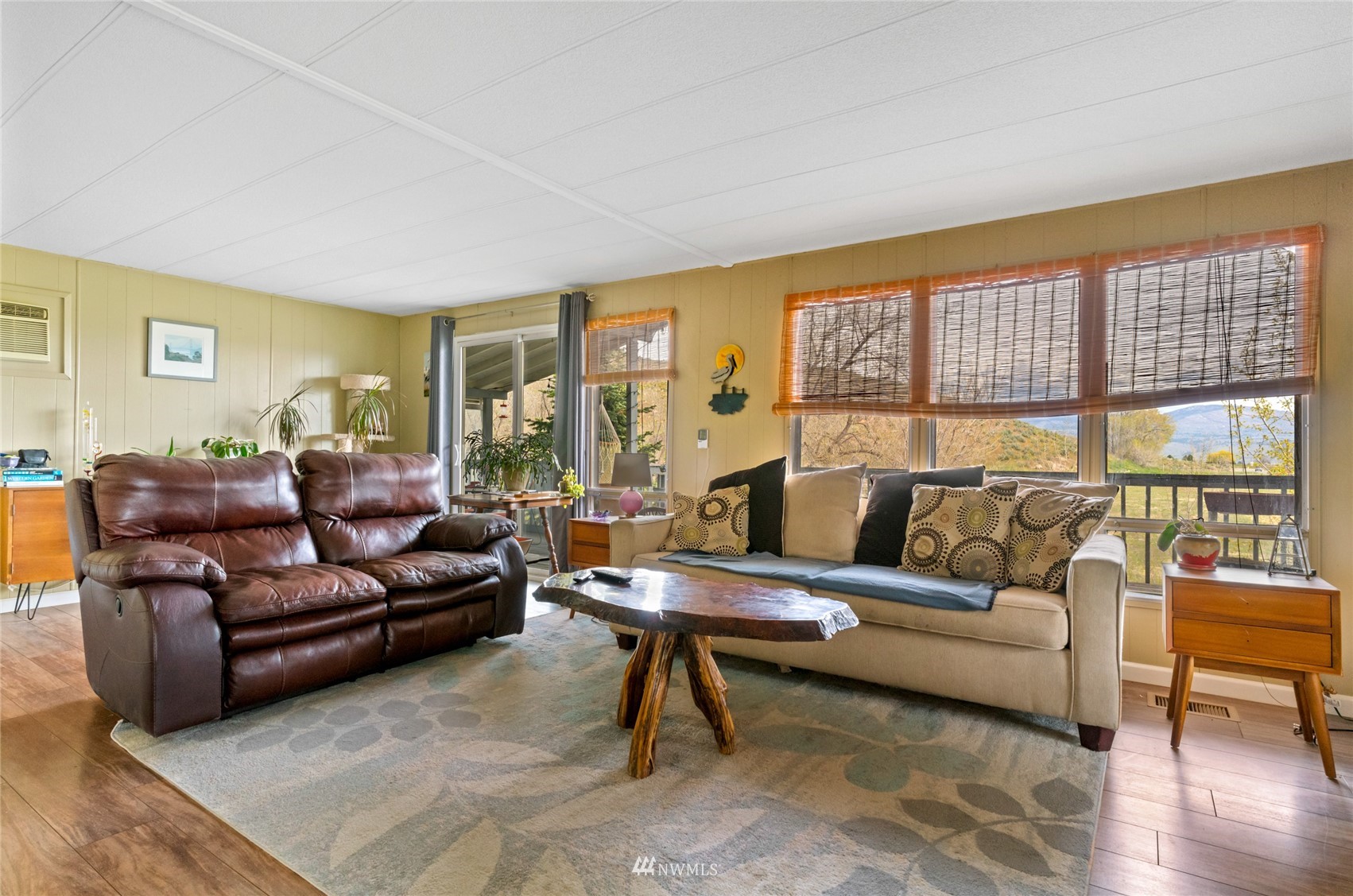 1 George Road Omak, WA 98841 - Photo 9 of 38 a living room with furniture and a large window