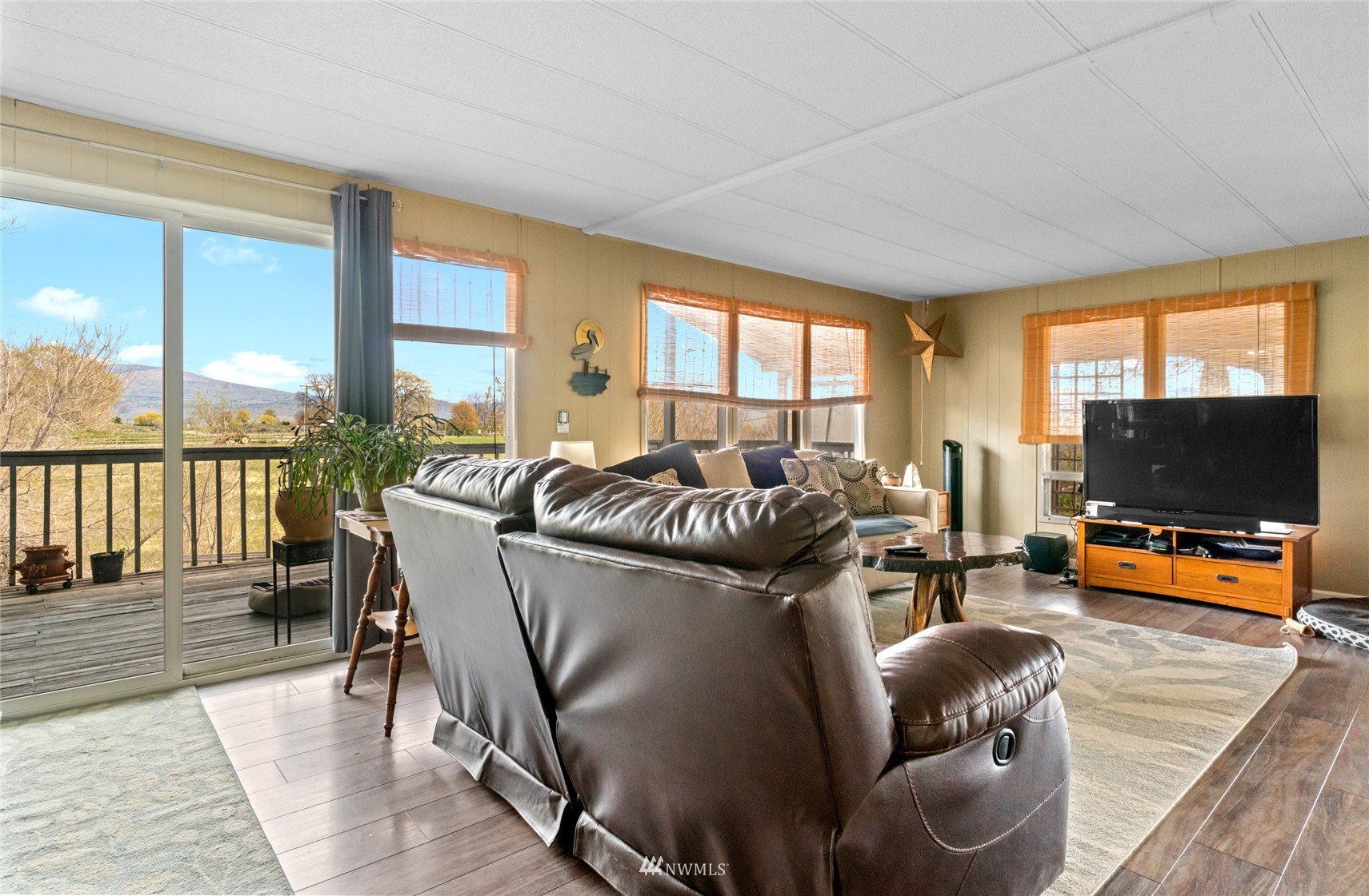 1 George Road Omak, WA 98841 - Photo 10 of 38 a living room with furniture and a flat screen tv