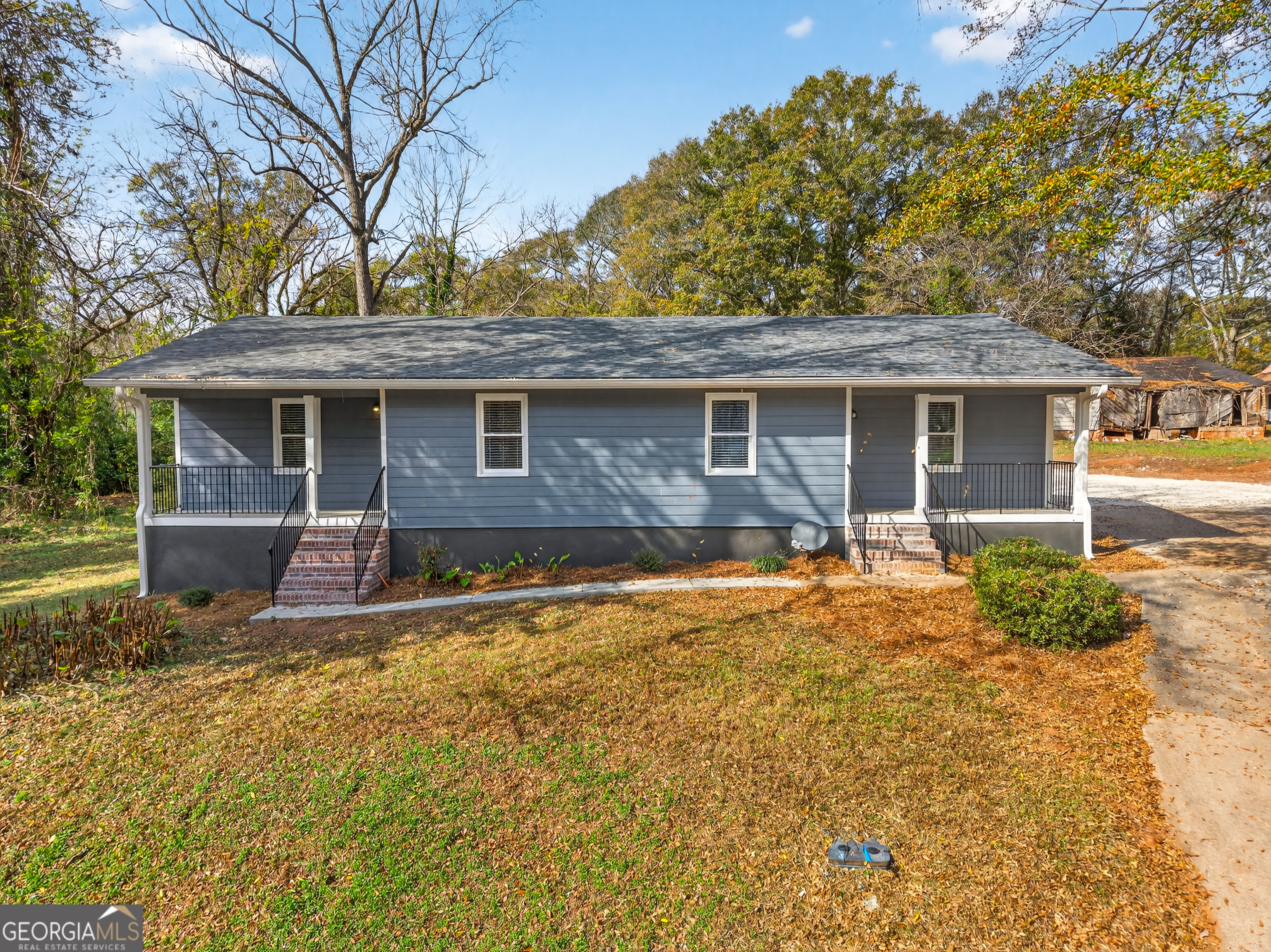 475 Vine Street, Unit B Madison, GA 30650 - Photo 1 of 23 a front view of house with yard and trees