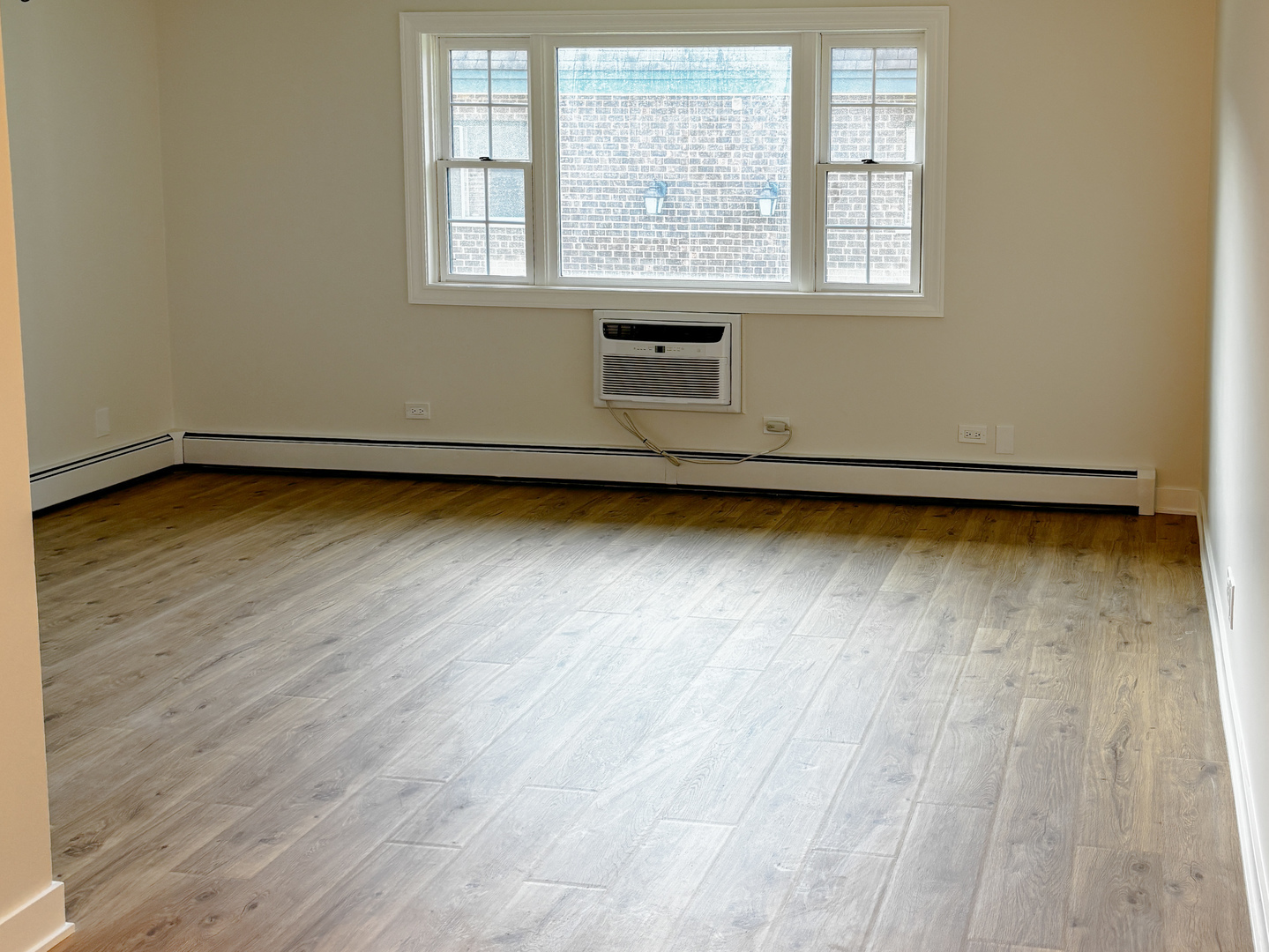 444 Spring Road, Unit 17 Elmhurst, IL 60126 - Photo 7 of 7 Gallery Image 7