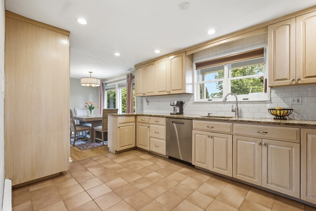 13 Louis Road Framingham, MA 01702 - Photo 6 of 31