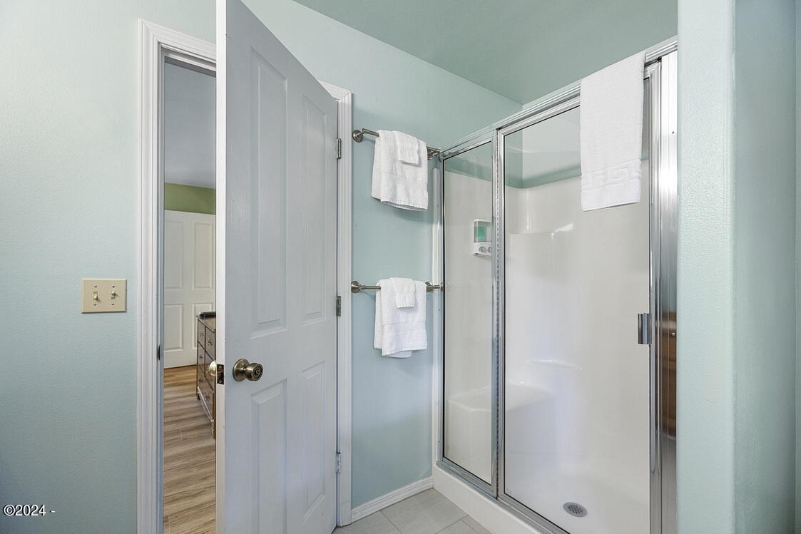 154 Shell Street Yachats, OR 97498 - Photo 19 of 57 Bathroom #2 off Bedroom #2