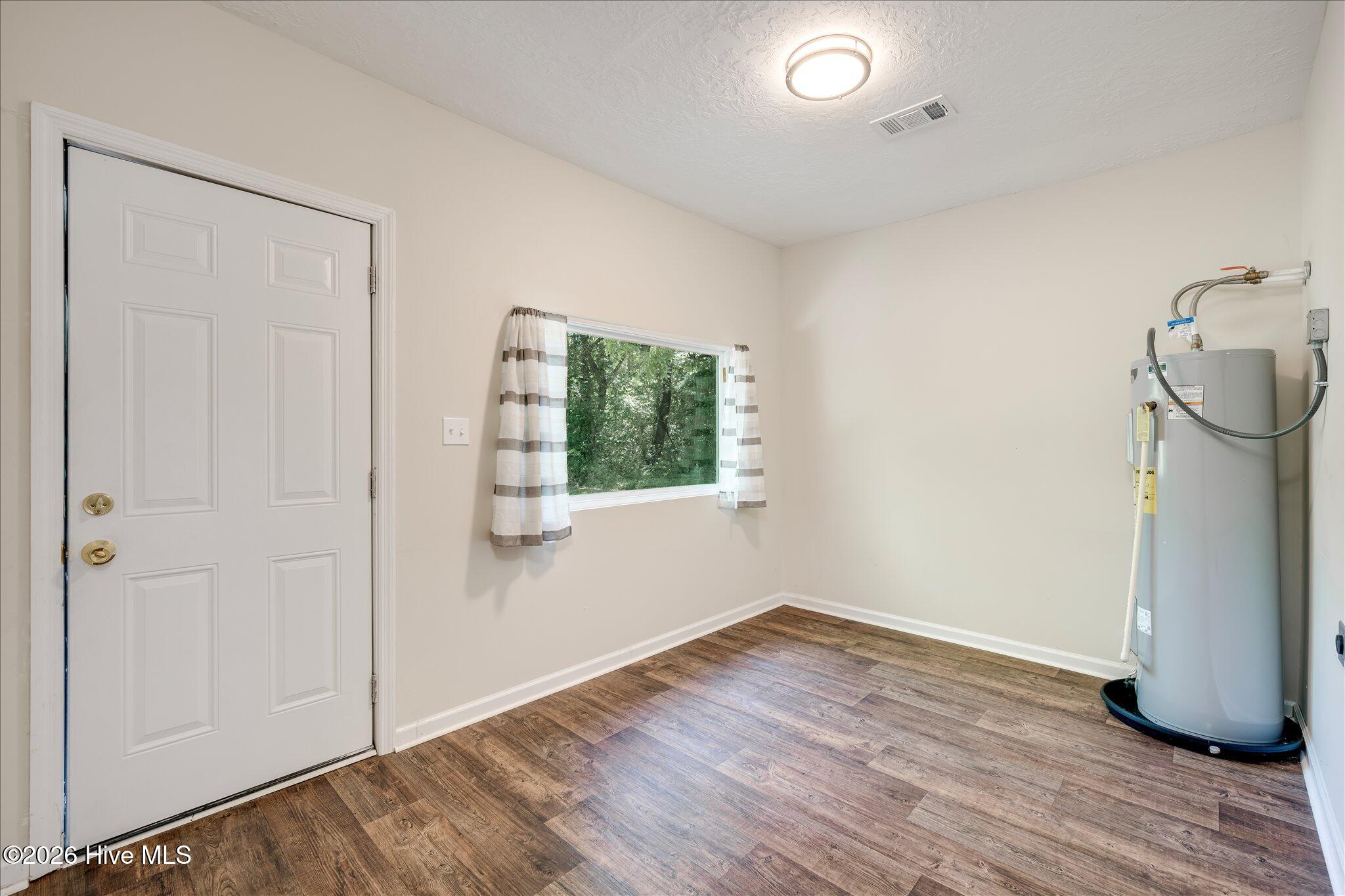 124 West Street Thomson, GA 30824 - Photo 13 of 28 Laundry Room