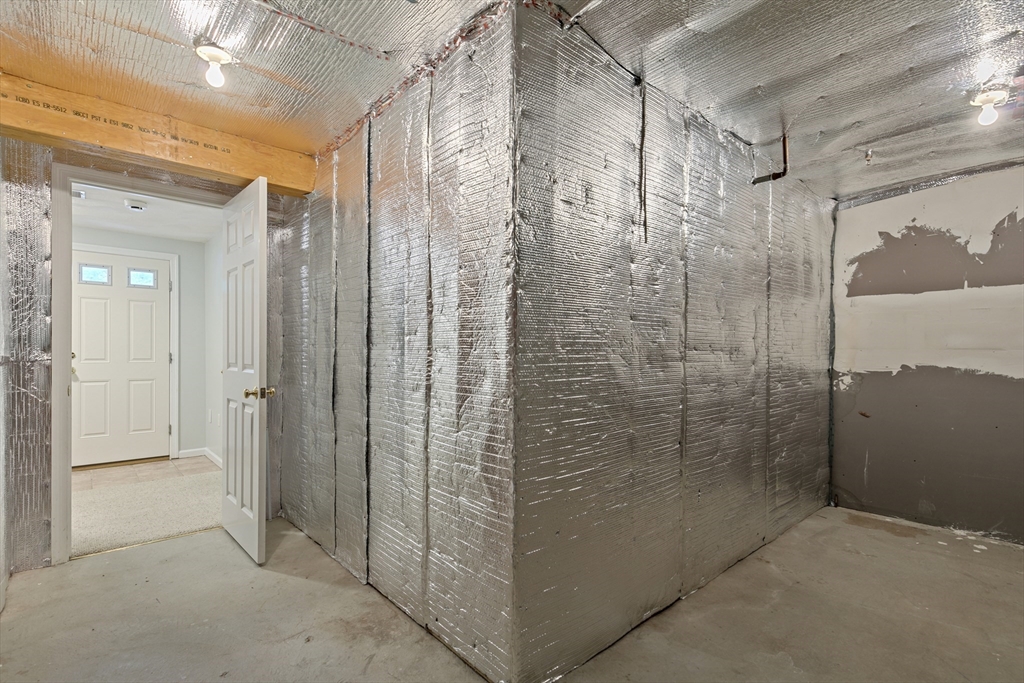 555 Main Street, Unit 10 Woburn, MA 01801 - Photo 39 of 39 a bathroom with a shower