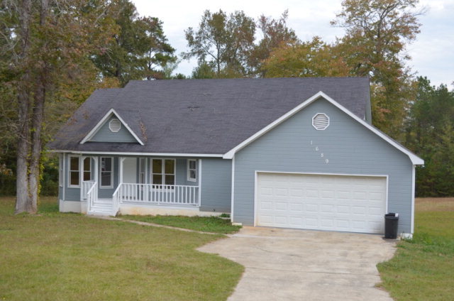 front view of house with a yard