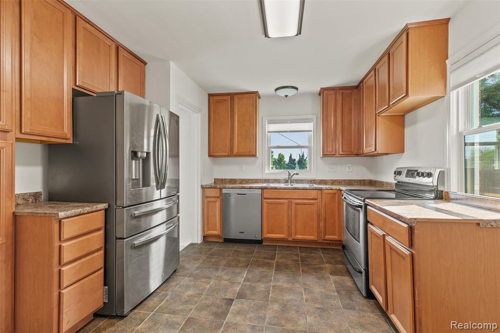 514 East Avon Road Rochester Hills, MI 48307 - Photo 10 of 42