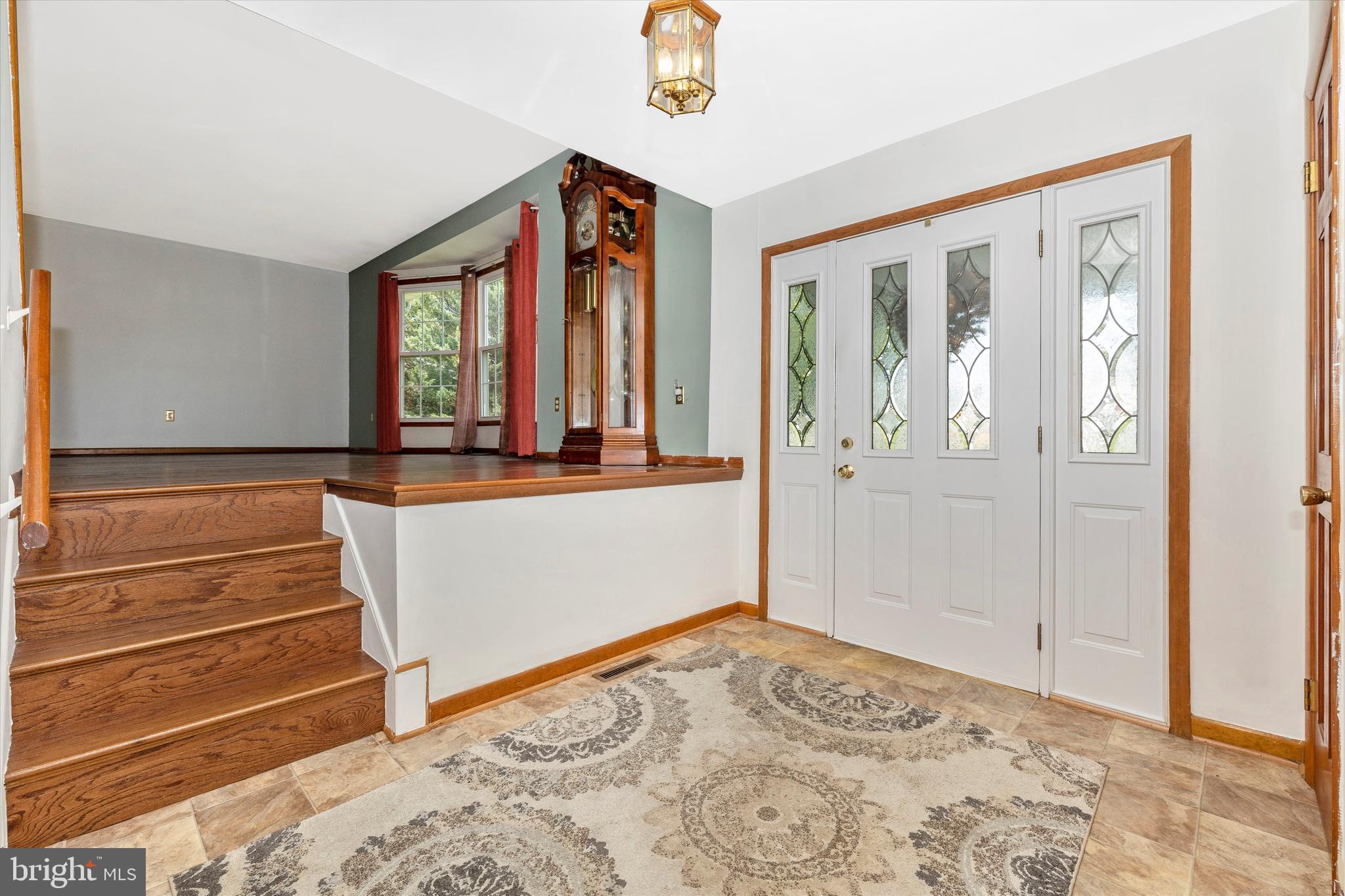 6795 Ruhland Drive Frederick, MD 21702 - Photo 12 of 36 Foyer is roomy.