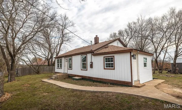 $139,000 | 303 South Pine Street, Dixon, MO 65459