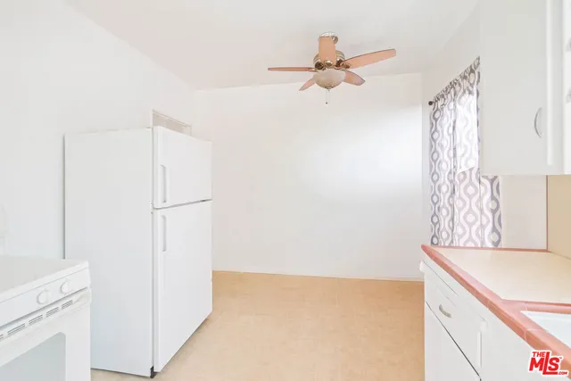 a view of utility room