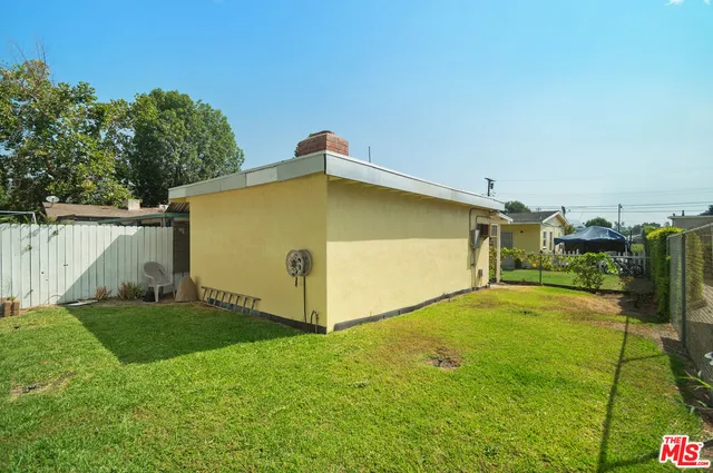 a view of a back yard of the house