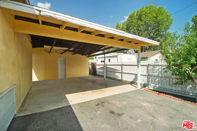 a view of a garage
