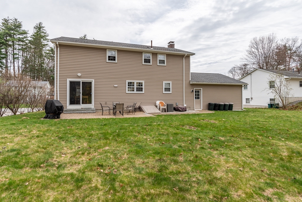 21 Nova Road Nashua, NH 03064 - Photo 28 of 30 a front view of house with yard and green space