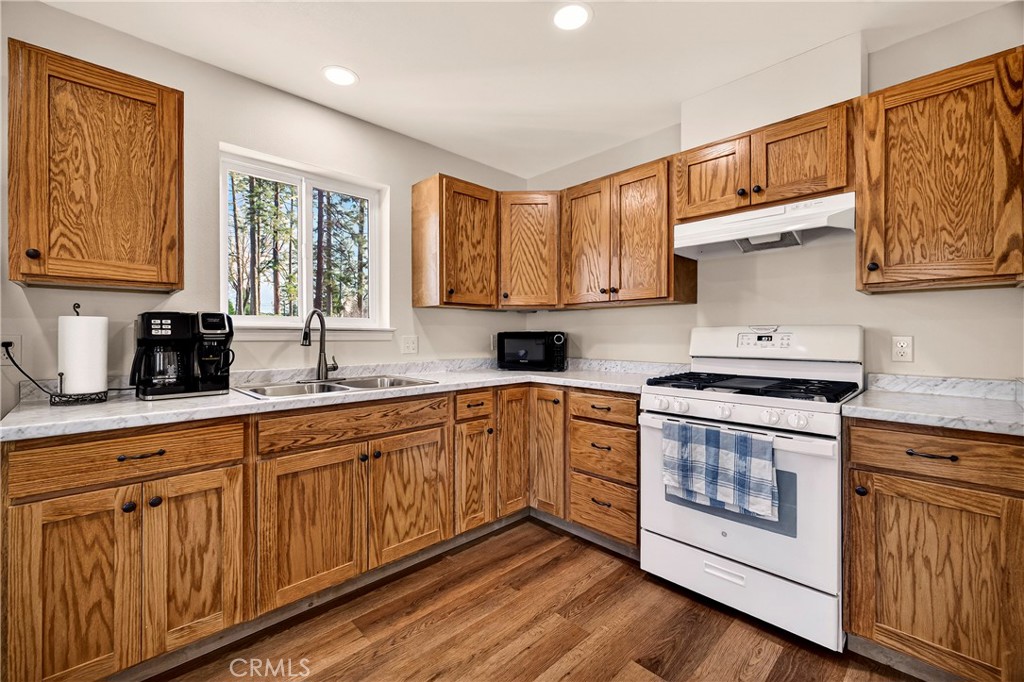 6352 Tahoe Court Paradise, CA 95969 - Photo 14 of 61 a kitchen with cabinets appliances a sink and a window