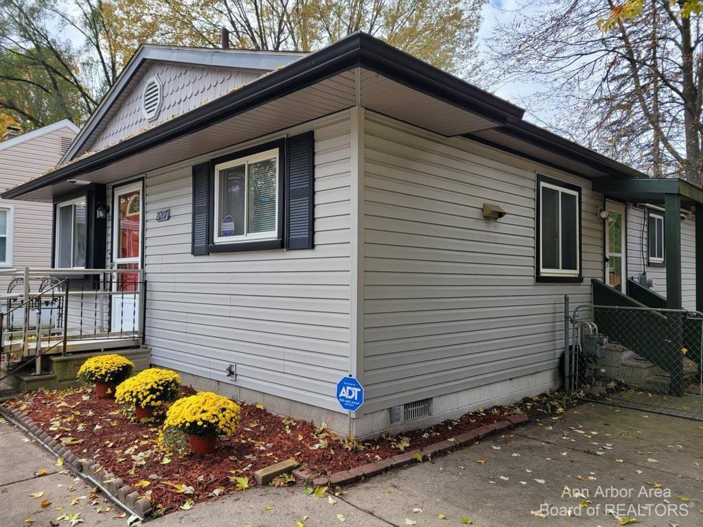 21207 Inkster Road Farmington Hills, MI 48336 - Photo 4 of 15 Photo 4