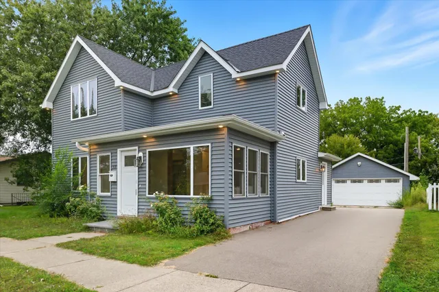 $365,000 | 519 5th Avenue West, Shakopee, MN 55379