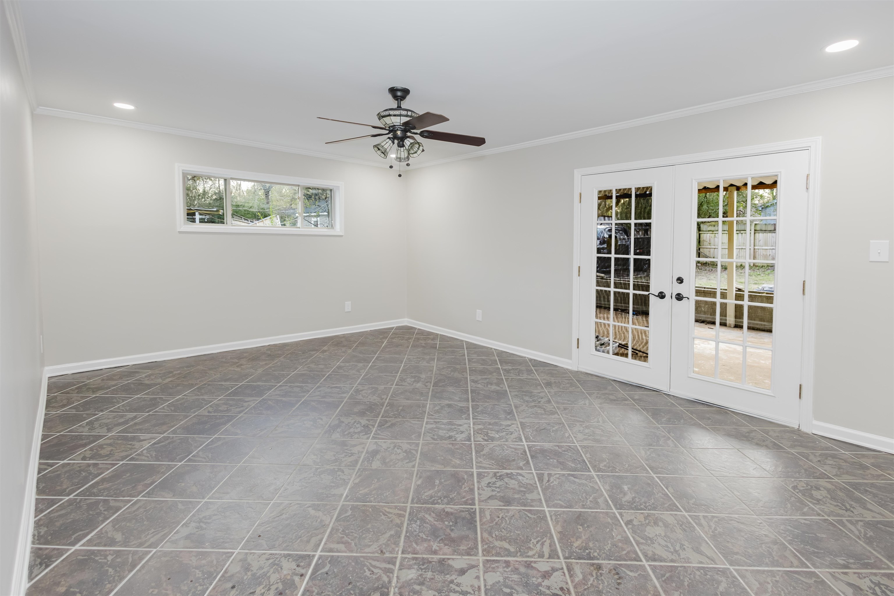 421 McDermitt Road Memphis, TN 38120 - Photo 20 of 23 a view of an empty room with a window