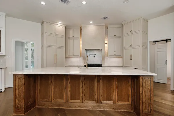 $1,349,000 | 170 Golden Shadow Circle, The Woodlands, TX 77381