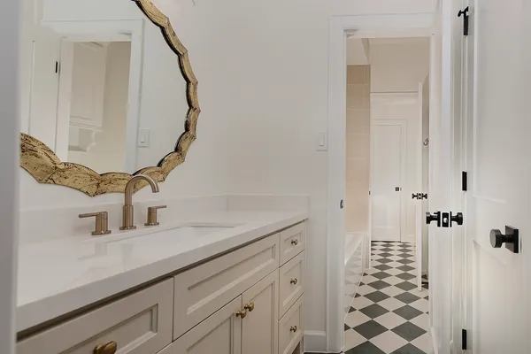 $1,349,000 | 170 Golden Shadow Circle, The Woodlands, TX 77381