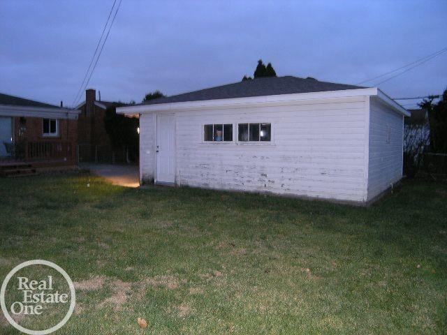 18011 Winsome Road Fraser, MI 48026 - Photo 38 of 38 50097694-37.JPG