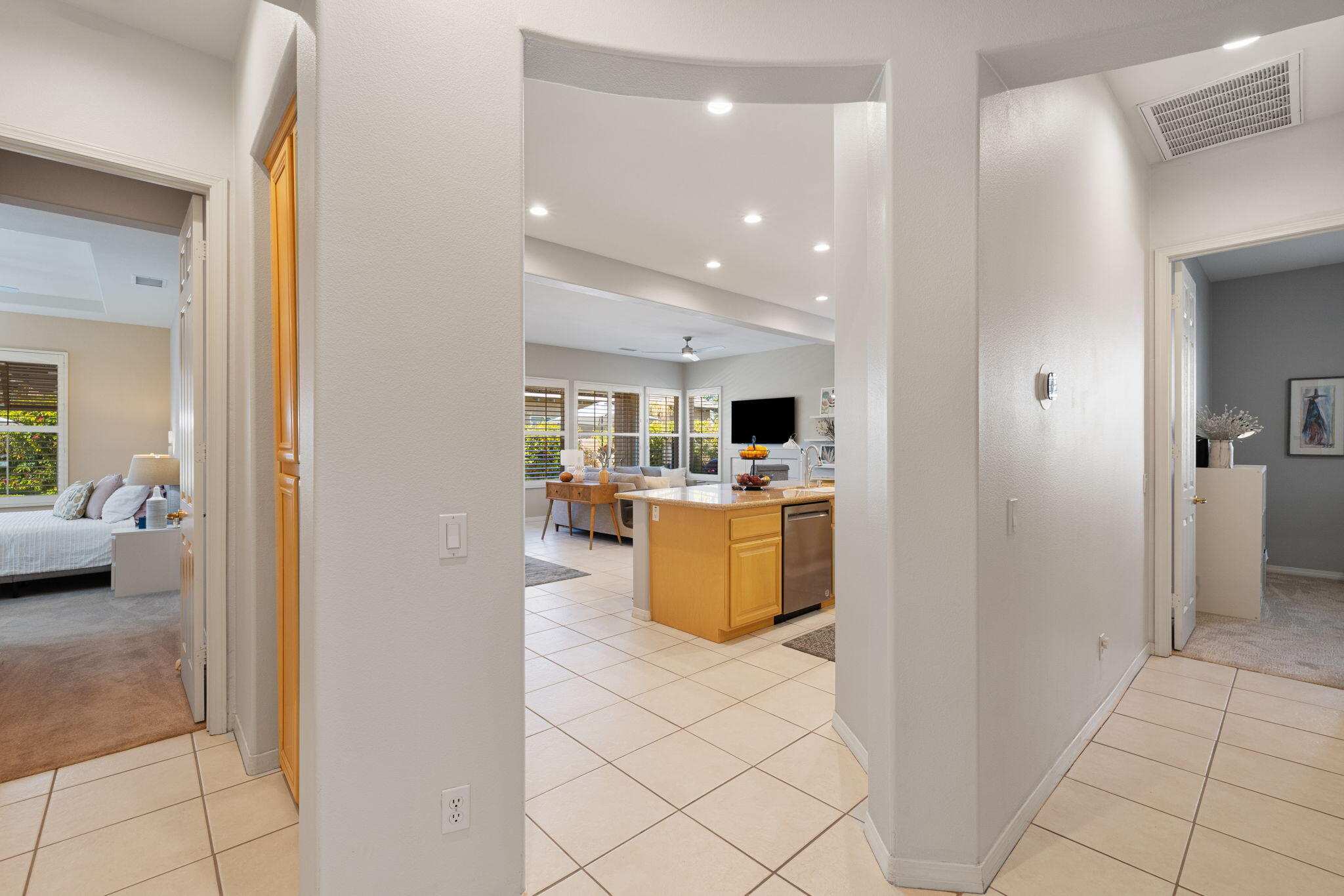 37 Shoreline Drive Rancho Mirage, CA 92270 - Photo 11 of 59 51-web-or-mls-8M4A0455