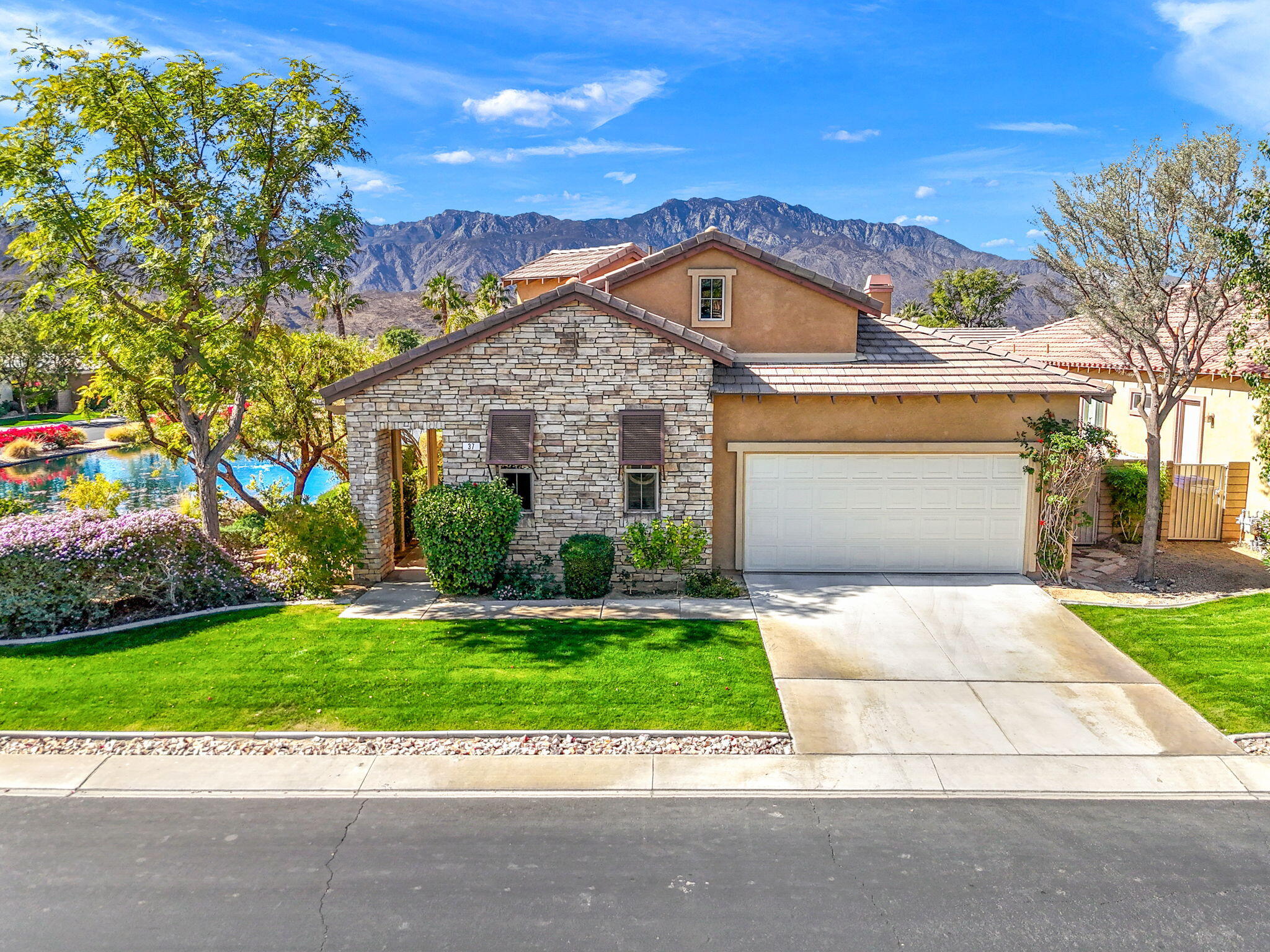 37 Shoreline Drive Rancho Mirage, CA 92270 - Photo 4 of 59 7-web-or-mls-DJI_20250210120344_0025_D