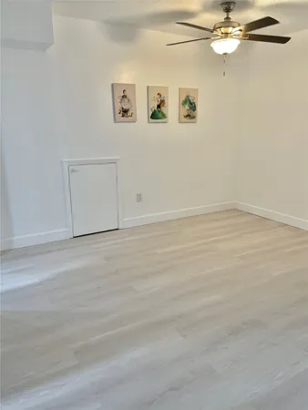 a view of a livingroom with closet
