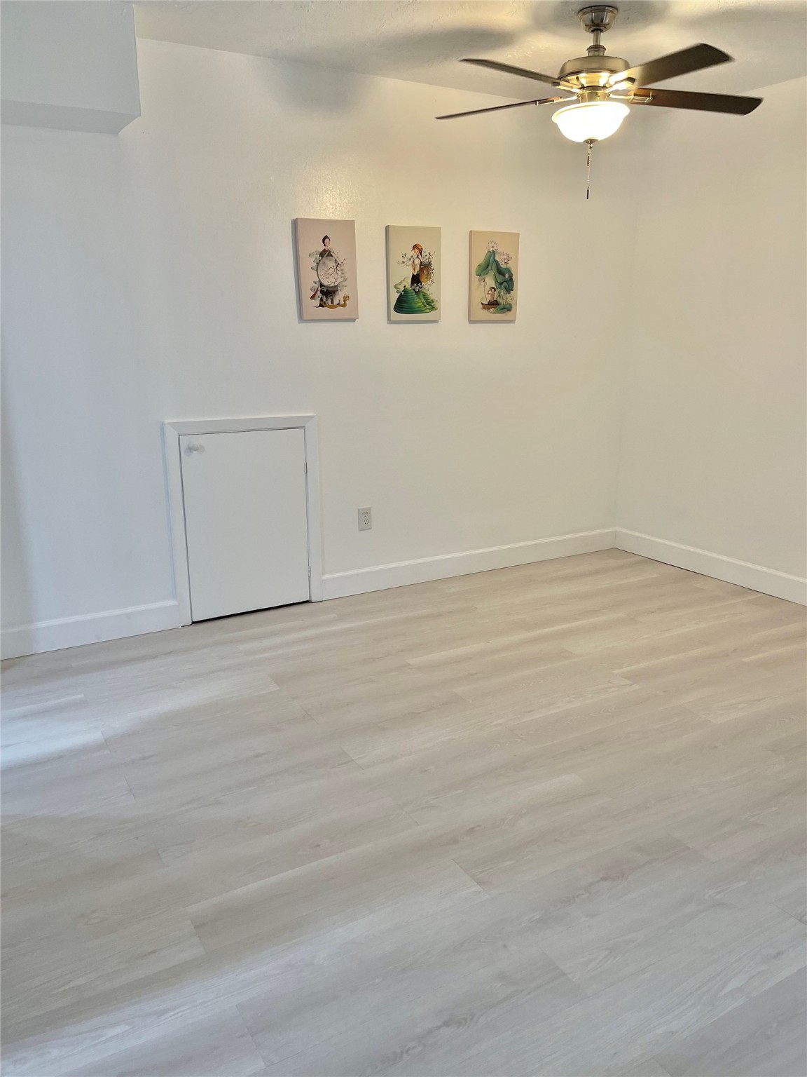 3400 Timmons Lane, Unit 13 Houston, TX 77027 - Photo 11 of 17 a view of a livingroom with closet