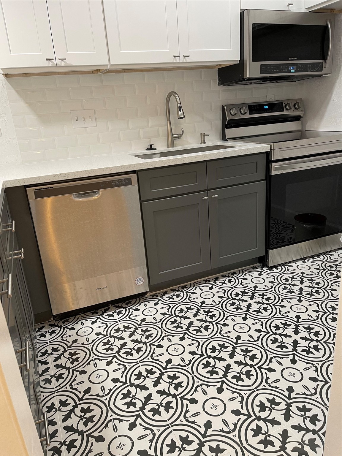3400 Timmons Lane, Unit 13 Houston, TX 77027 - Photo 10 of 17 a kitchen with a sink and a stove