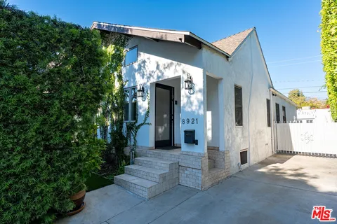$9,495 | 8921 Ashcroft Avenue, West Hollywood, CA 90048