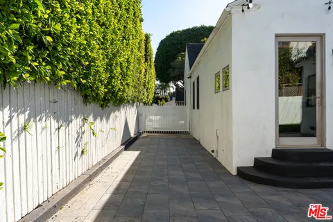 $9,495 | 8921 Ashcroft Avenue, West Hollywood, CA 90048