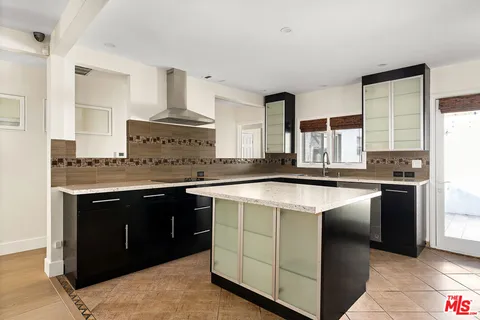 $9,495 | 8921 Ashcroft Avenue, West Hollywood, CA 90048