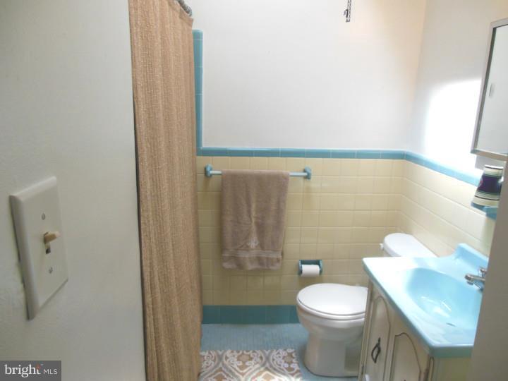 3244 Fordham Road Philadelphia, PA 19114 - Photo 12 of 21 Bathroom